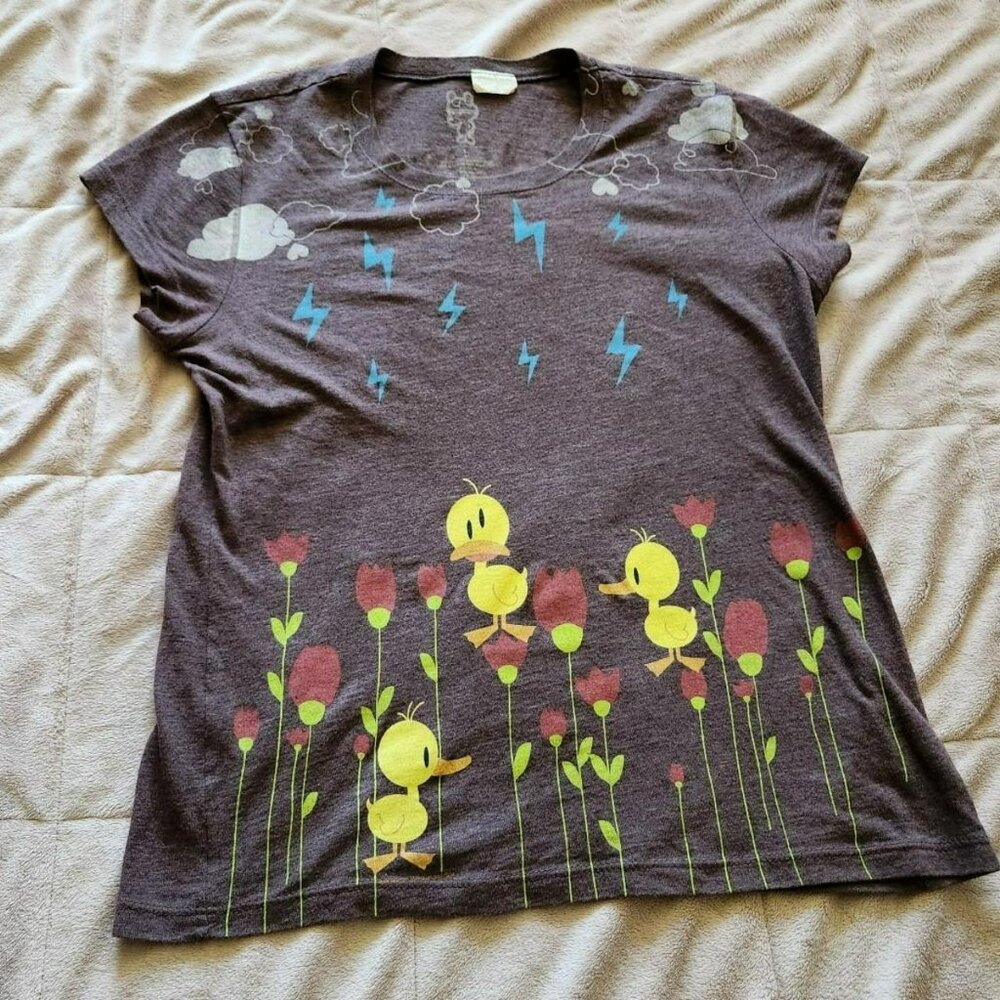 Vintage graphic ducks flowers thunder bolts clouds brown fitted tee women Sz S/M